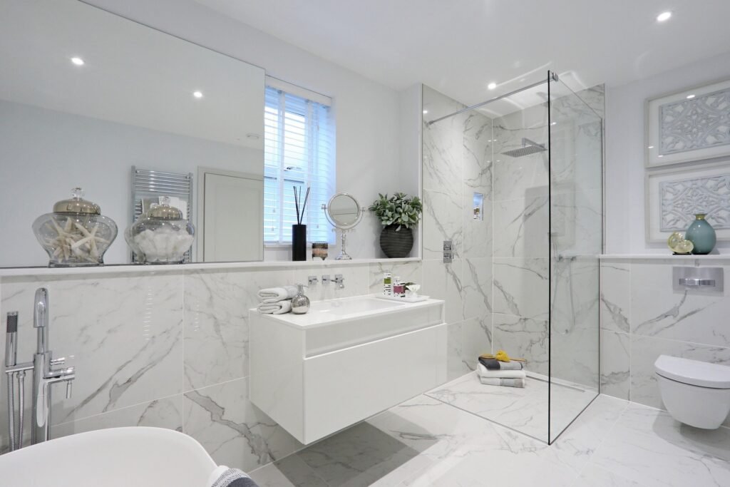 Best 20 Modern Bathroom Tiles Designs in 2025